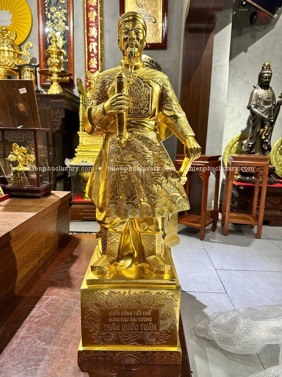 Tượng hưng đạo đại vương Trần Quốc Tuấn cao 90cm dát vàng 9999