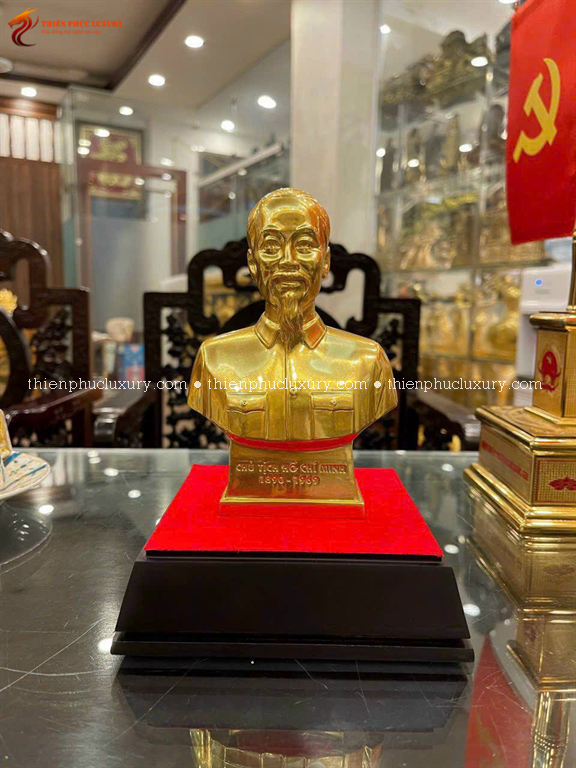 Tượng Bác Hồ bán thân cao 16 bằng đồng dát vàng 9999