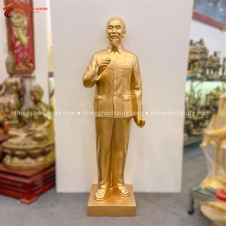 Tượng Bác Hồ đứng toàn thân bằng đồng đỏ cao 1m2